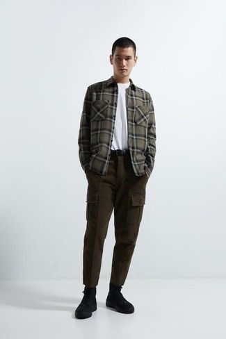 С чем носить черные высокие кеды из плотной ткани мужчине