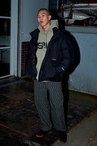 С чем носить черные низкие кеды из плотной ткани мужчине