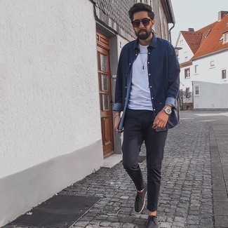 С чем носить черные низкие кеды из плотной ткани мужчине