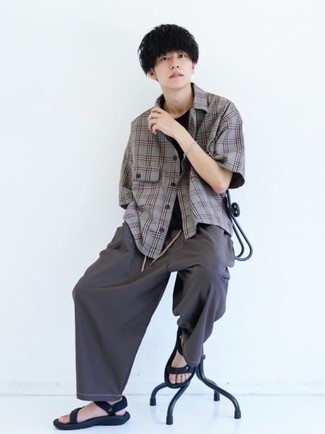 С чем носить черные сандалии из плотной ткани мужчине