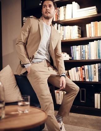 С чем носить черные часы из плотной ткани мужчине