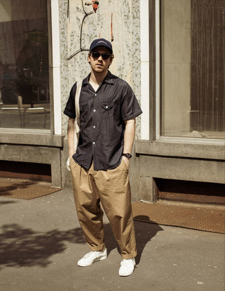 С чем носить черные часы из плотной ткани мужчине