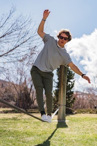 С чем носить черные часы из плотной ткани мужчине