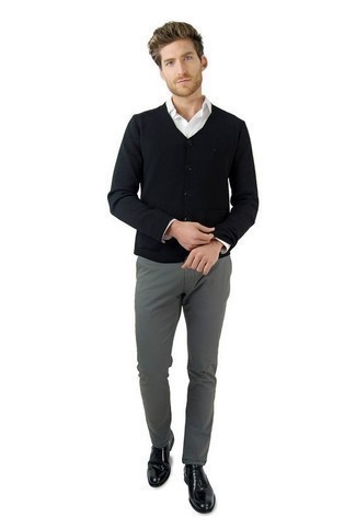 Какие брюки чинос носить с черным кардиганом