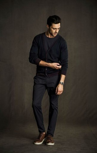Какие брюки чинос носить с черным кардиганом
