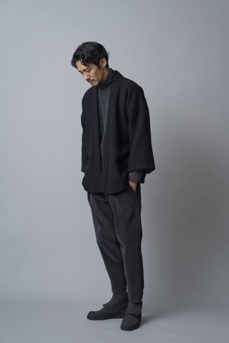 Какие брюки чинос носить с черным кардиганом