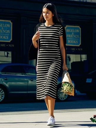 Какие низкие кеды носить с черным кардиганом женщине