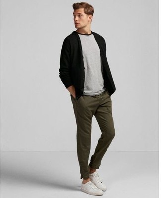 Как носить черный кардиган с оливковыми брюками чинос