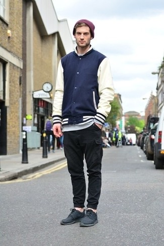 Какие кроссовки носить с черными брюками карго