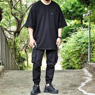 Какие кроссовки носить с черными брюками карго