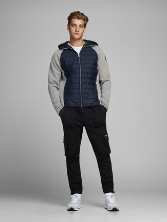 Какие кроссовки носить с черными брюками карго