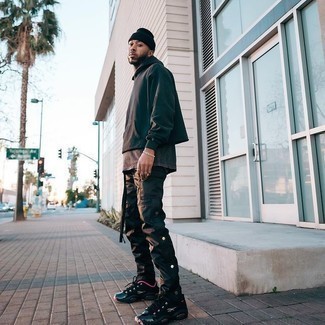 Как носить черные брюки карго с черными кроссовками