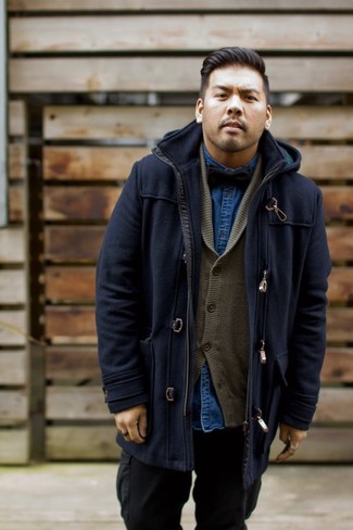 Какие джинсовые рубашки носить с черными брюками карго