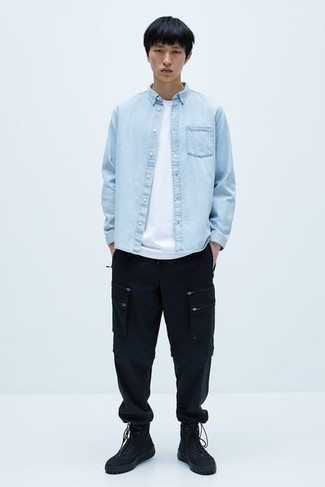 Какие джинсовые рубашки носить с черными брюками карго