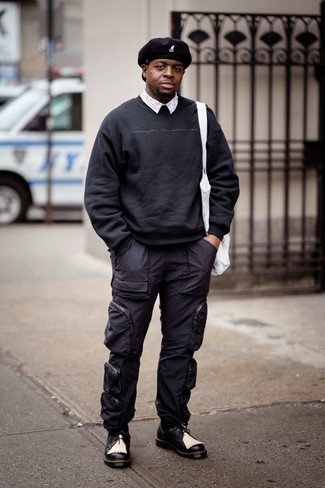 С чем носить черные брюки карго