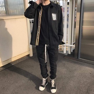 С чем носить черные брюки карго