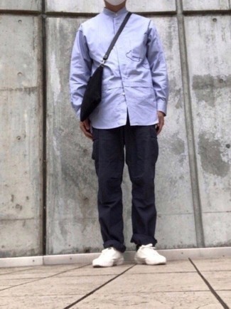 С чем носить черные брюки карго