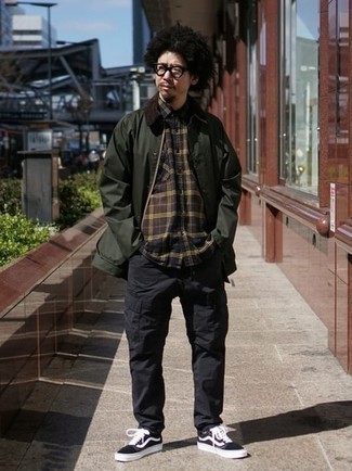 С чем носить черные брюки карго