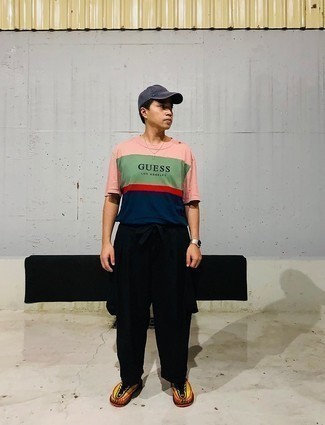 С чем носить черные брюки карго