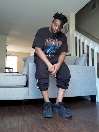 С чем носить черные брюки карго