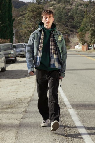 С чем носить черные брюки карго