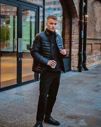 Какие куртки-пуховики носить с черными брюками карго