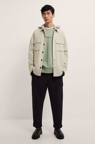 Какие свитшоты носить с черными брюками карго