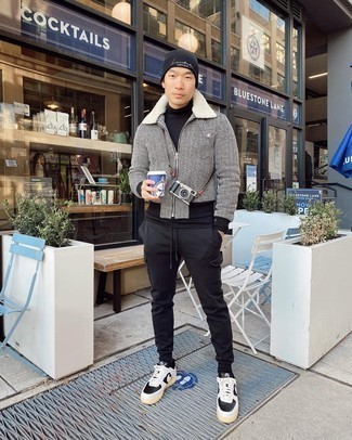 Какие водолазки носить с черными брюками карго