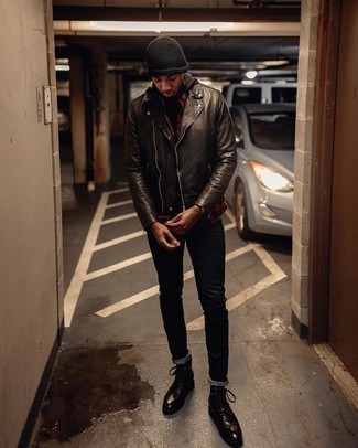 Какие косухи носить с черными повседневными ботинками мужчине