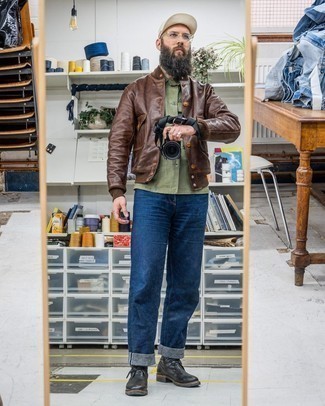 Какие бомберы носить с черными повседневными ботинками мужчине