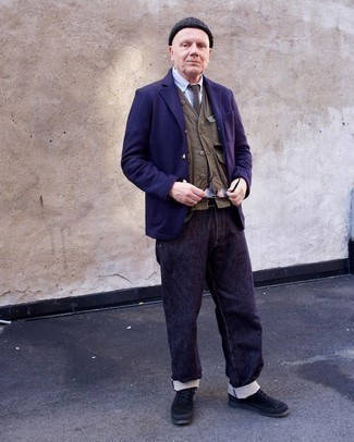 Какие куртки без рукавов носить с черными повседневными ботинками мужчине