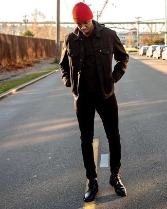 Какой худи носить с черными повседневными ботинками мужчине