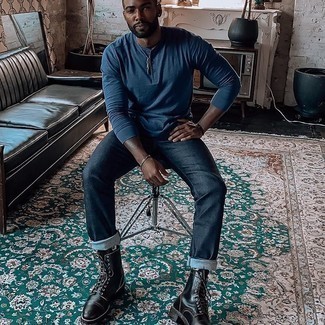 Какие джинсы носить с черными повседневными ботинками мужчине