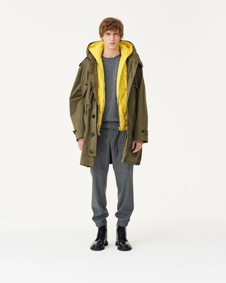 Какие парки носить с черными повседневными ботинками мужчине