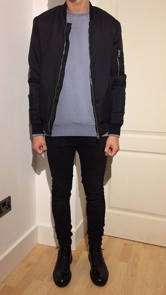 Какие свитшоты носить с черными повседневными ботинками мужчине