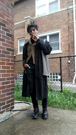 Какие плащи носить с черными повседневными ботинками мужчине