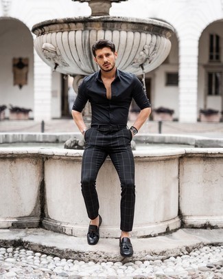 С чем носить черные брюки чинос в клетку