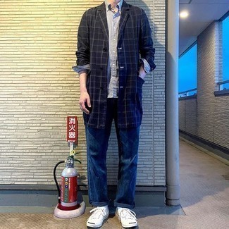 С чем носить черный дождевик в клетку мужчине