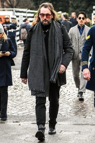 С чем носить черный шарф в клетку мужчине
