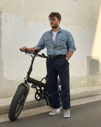 С чем носить черные слипоны в клетку мужчине