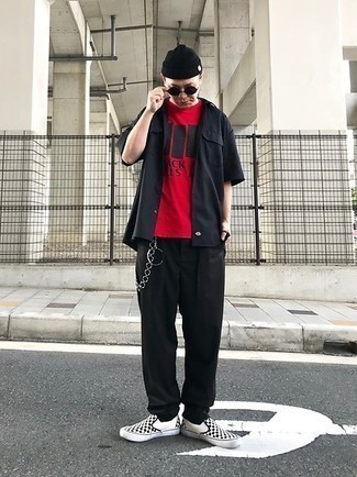 С чем носить черные слипоны в клетку мужчине