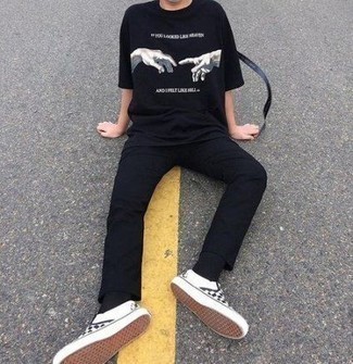 С чем носить черные слипоны в клетку мужчине