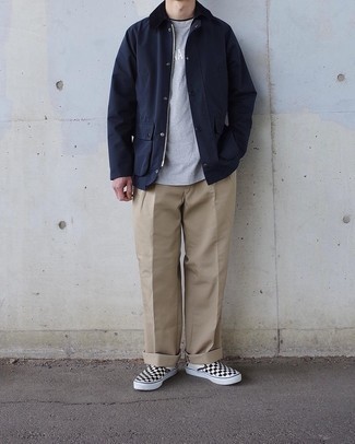 С чем носить черные кеды в клетку мужчине