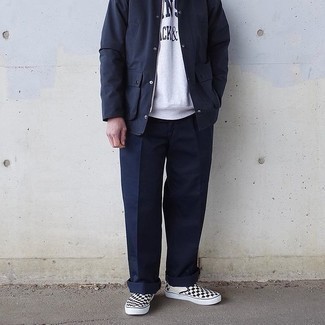 С чем носить черные кеды в клетку мужчине