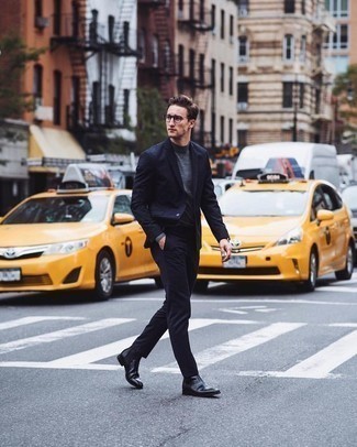 Какие костюмы носить с черными ботинками челси