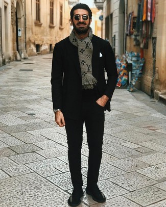 Как носить черные брюки чинос с черным пиджаком