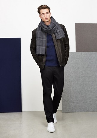 Как носить черные брюки чинос с черным бомбером