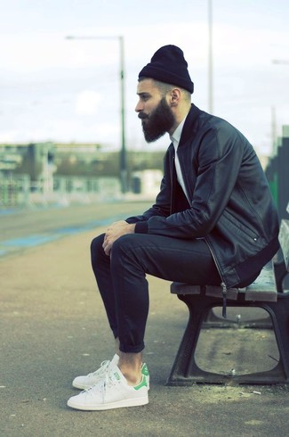 Как носить черные брюки чинос с черным бомбером