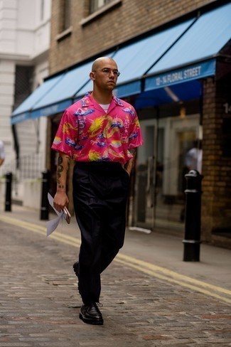 Как носить черные брюки чинос с черными кожаными ботинками дезертами