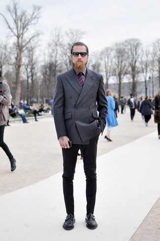 Как носить черные брюки чинос с черными кожаными монками